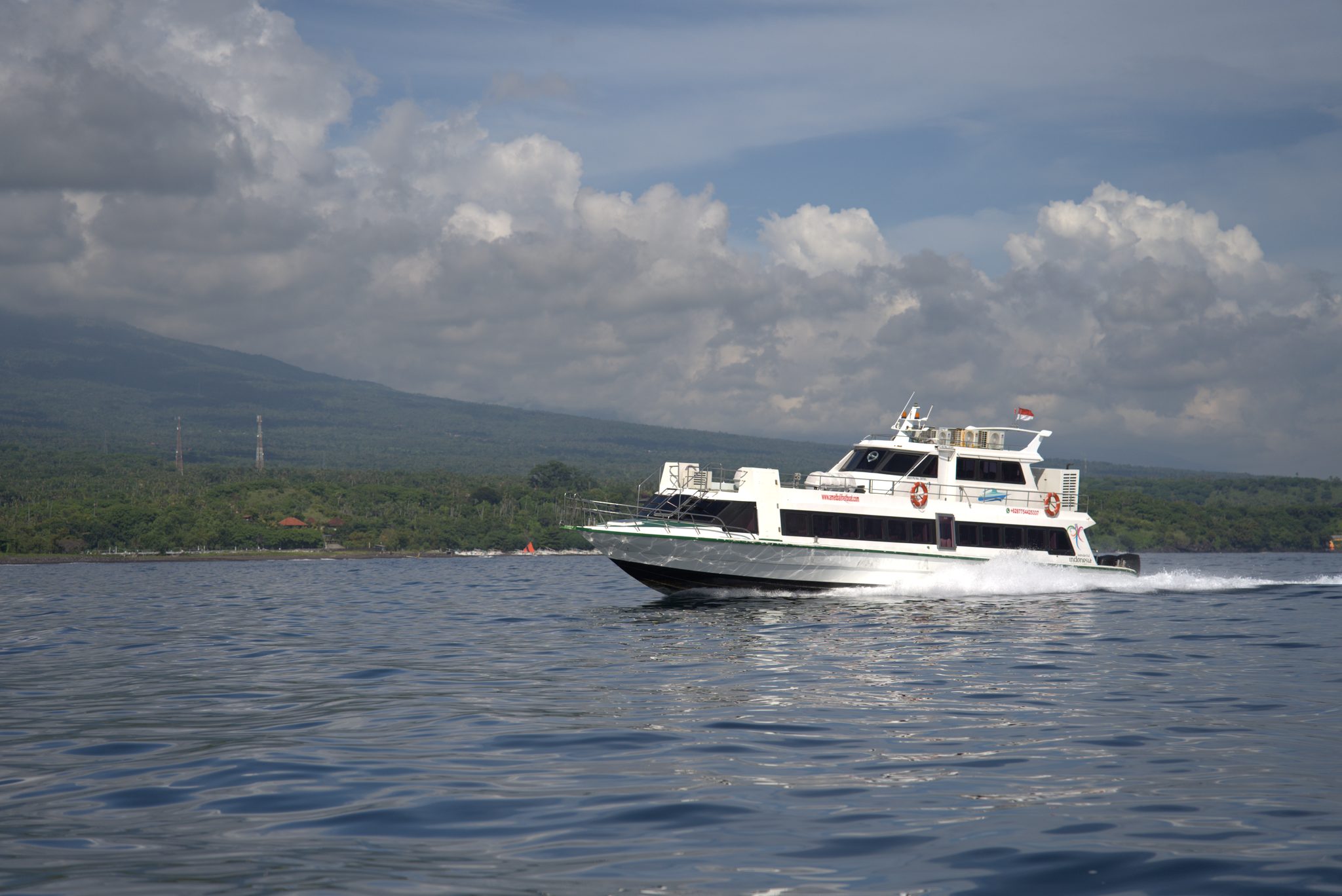 Fastboat crossing between Amed and Lombok